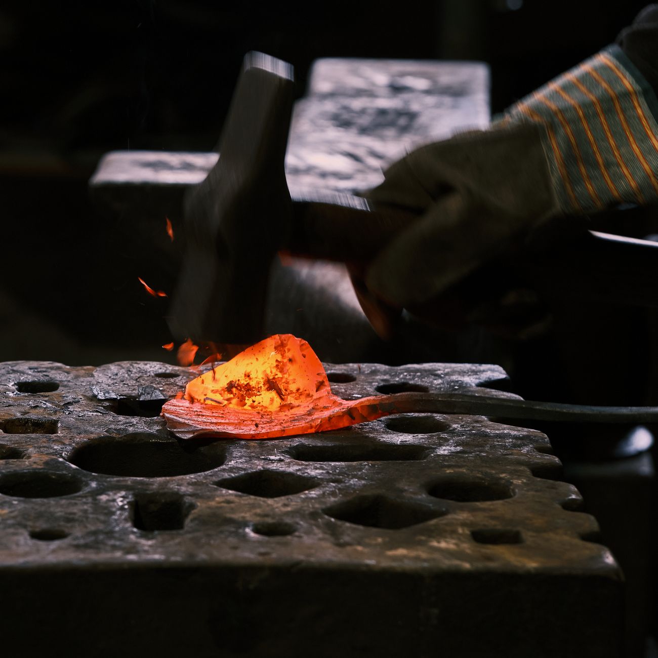 How Tsugaru Bidoro Glass Is Made: Inside Japan's Artisan Glassblowing Tradition