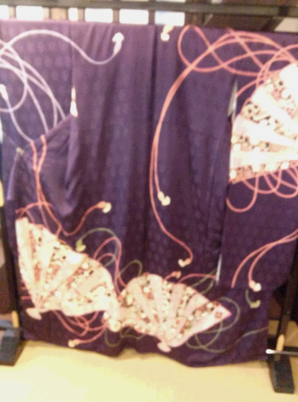 Traditional Nishijin织机 loom with colorful silk threads being woven into intricate brocade patterns in a Kyoto workshop.